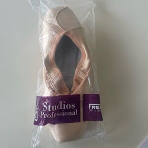 NEVER WORN Freed of London Studio Professional New Pointe Shoes 4C